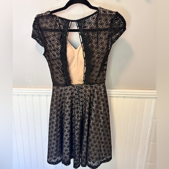 B Darling Lace Dress Size 3/4 - Picture 4 of 14